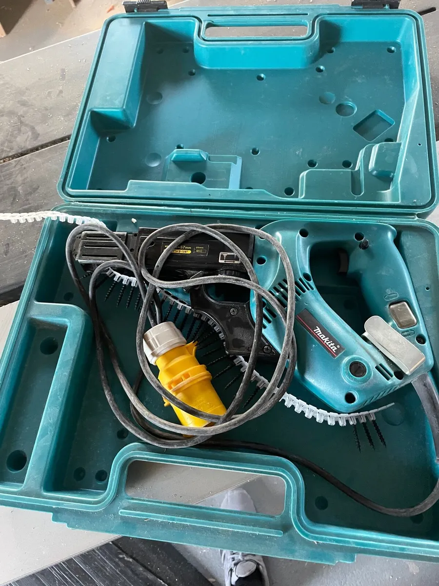 Makita 6834 110v slab/plasterboard auto feed gun