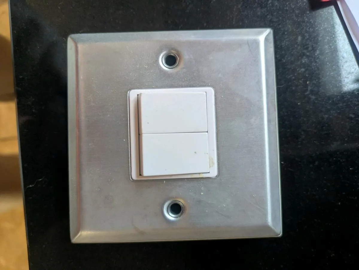 Double switch - Image 1