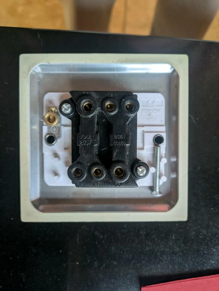 Double switch - Image 2