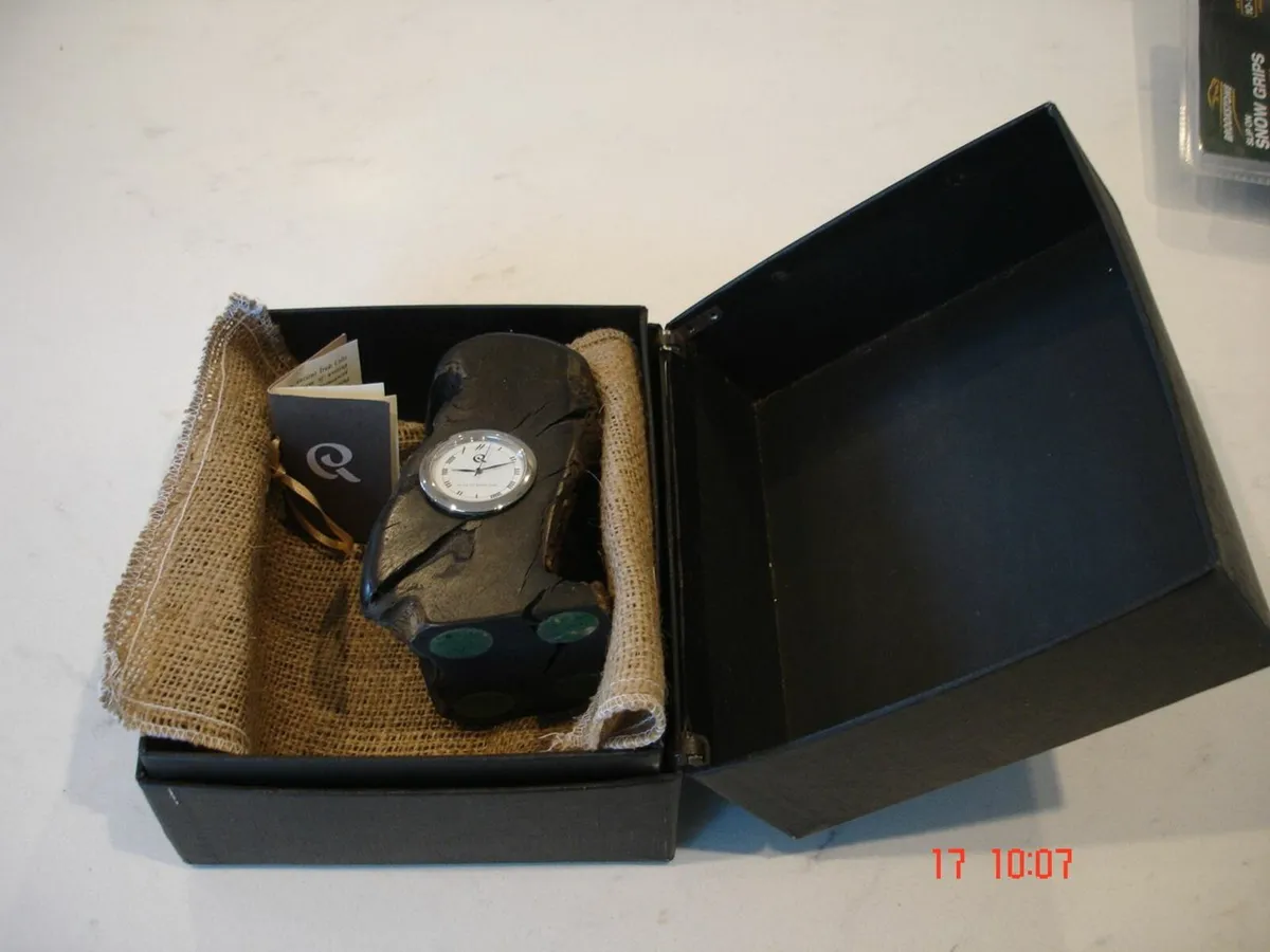 BOG OAK CLOCK - Image 1