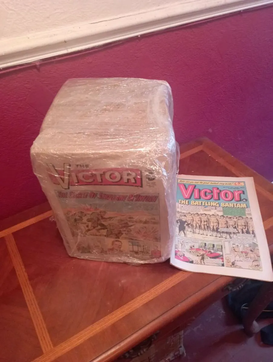 BUNDLES OF  VINTAGE  VICKTOR WAR COMICS . - Image 1