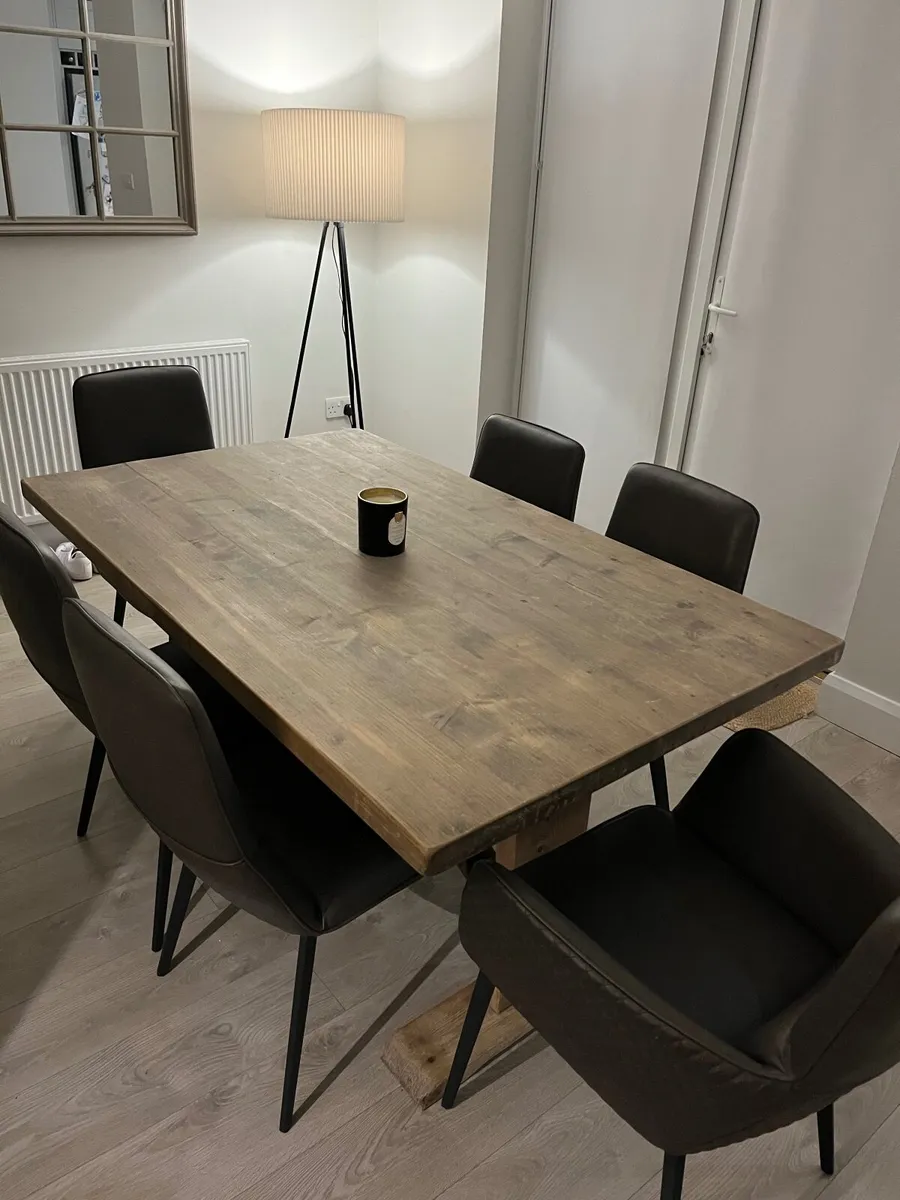 Dining table - Image 1
