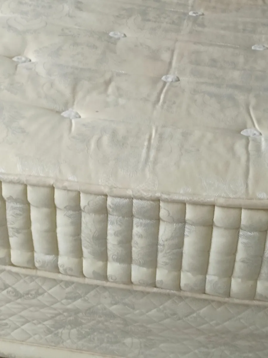 Double BED 4'6" - Image 1
