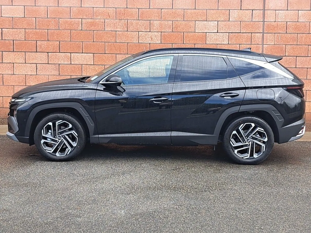 Hyundai Tucson Platinum Model 2 Wheel Drive Plug - Image 3