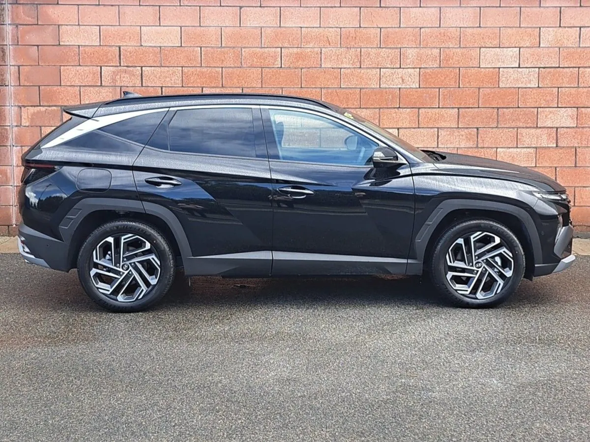 Hyundai Tucson Platinum Model 2 Wheel Drive Plug - Image 4