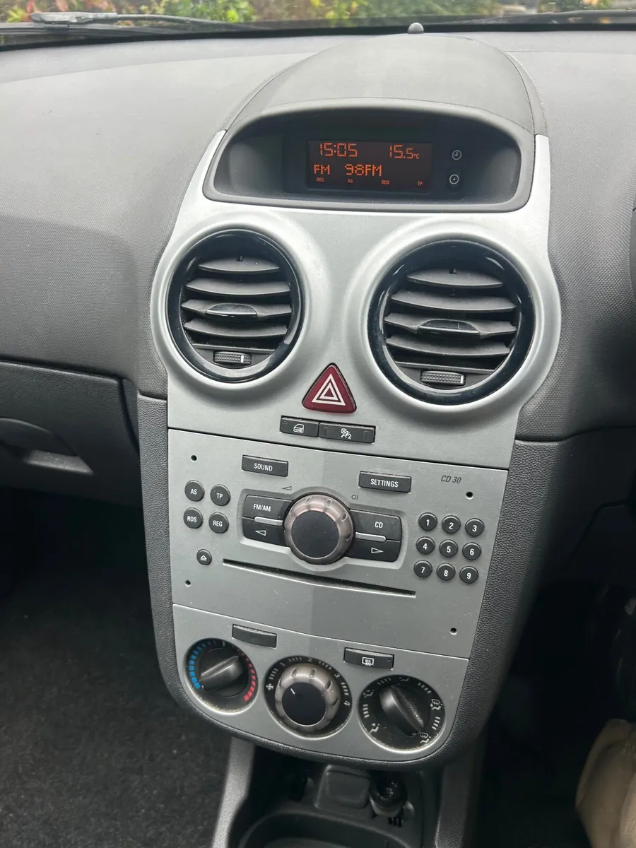 Vauxhall /Opel corsa 2011 /New nct - Image 3