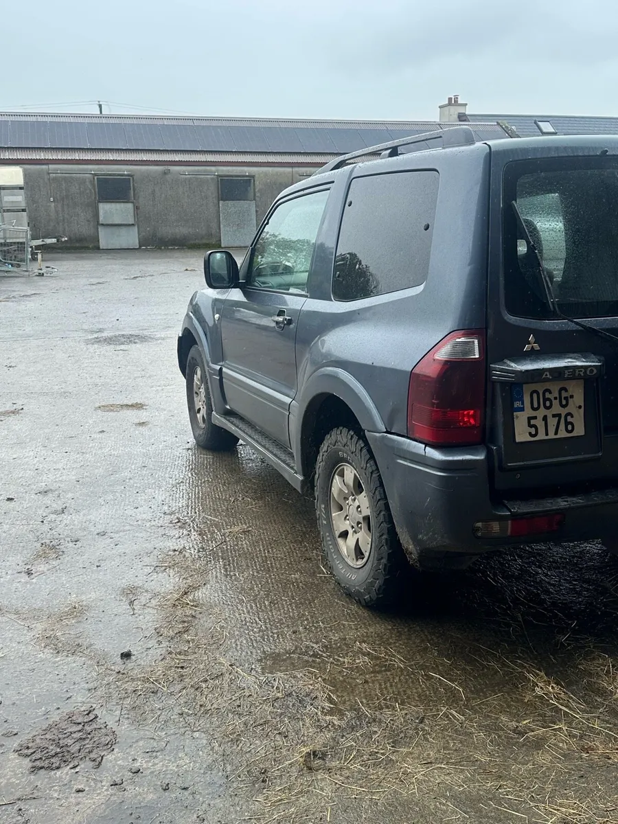 Mitsubishi Pajero SWB Diesel Grey - Image 3