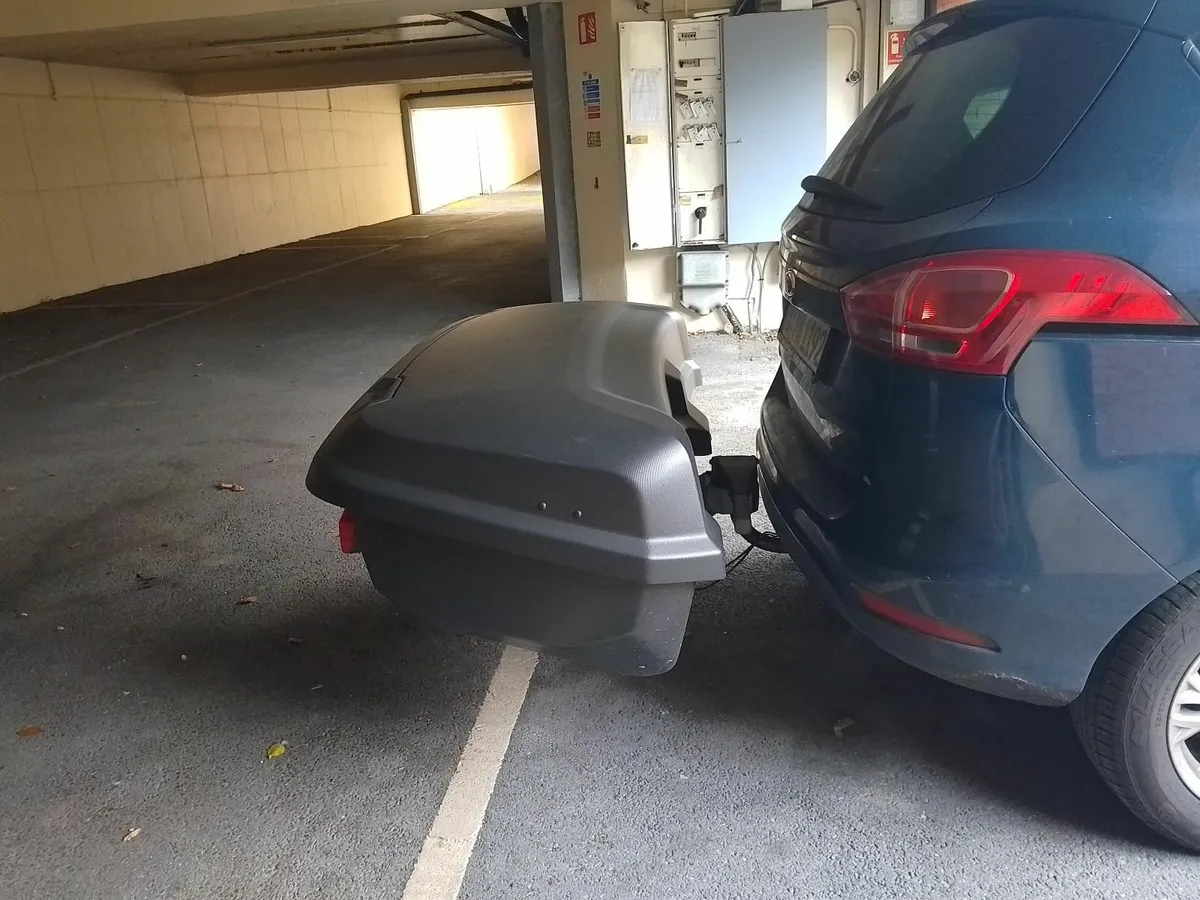 Thule Arcos L 400L tow box - Image 1