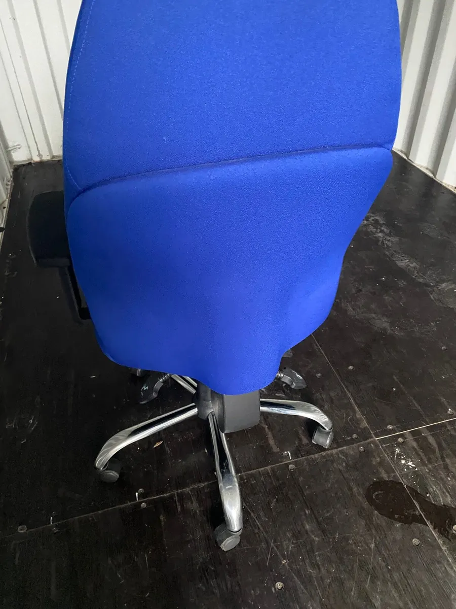Office chair like new lift and tilt is - Image 3