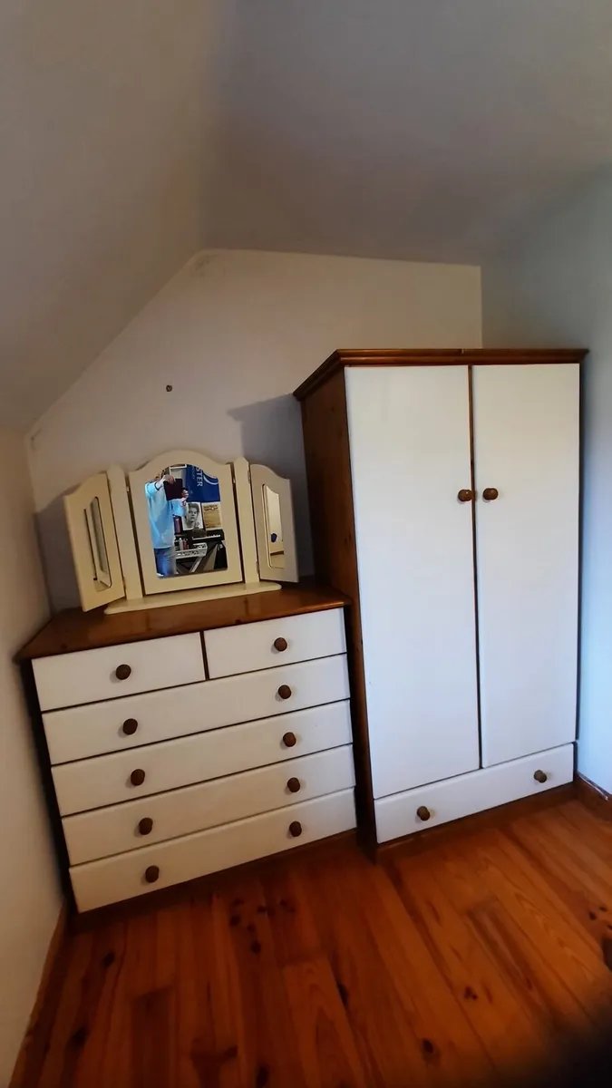 Wardrobe and chest of drawers - Image 1