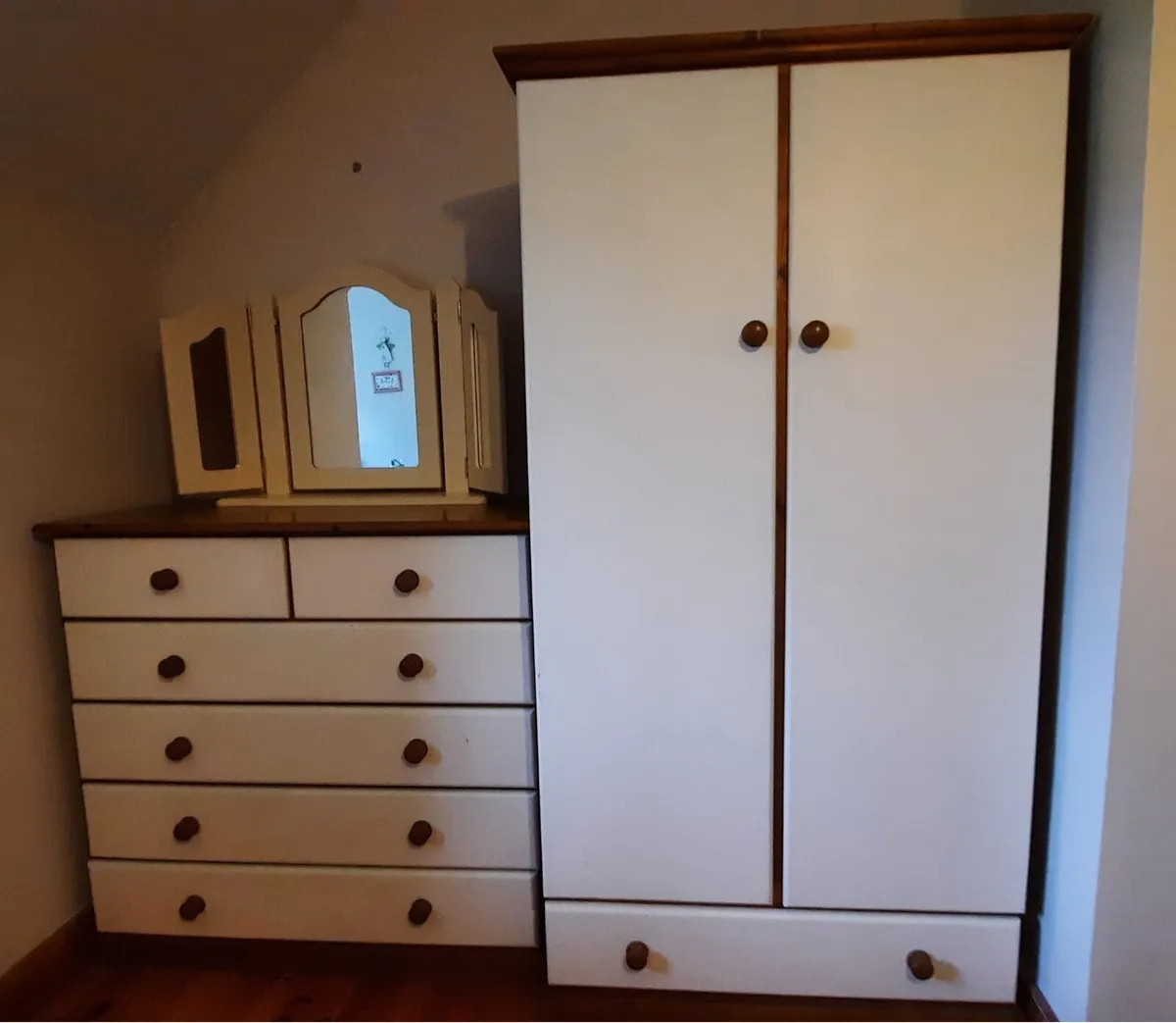 Wardrobe and chest of drawers - Image 2