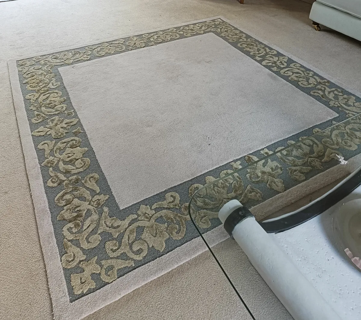 Large Wool Rug - Image 1