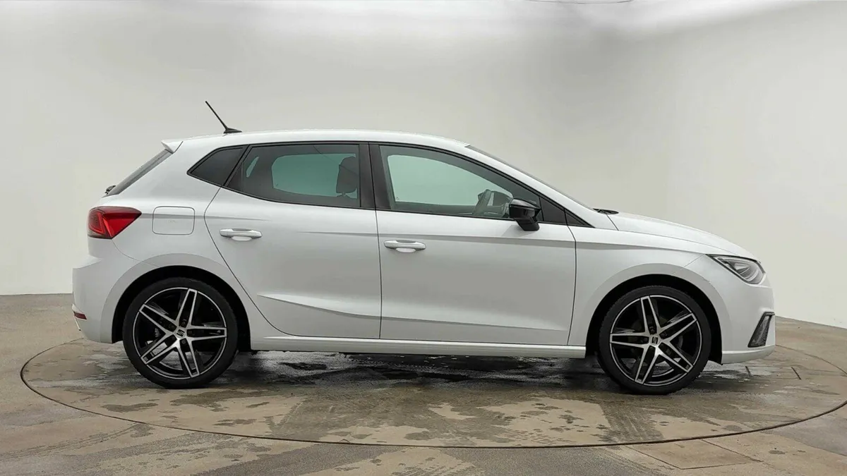 SEAT Ibiza Hatchback FR Edition - Image 2