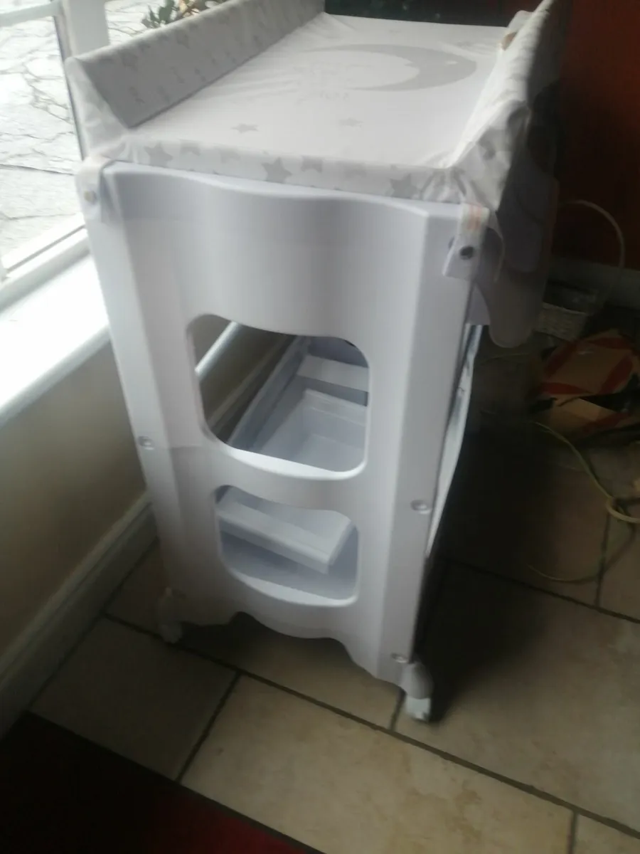 Baby changer - Image 1