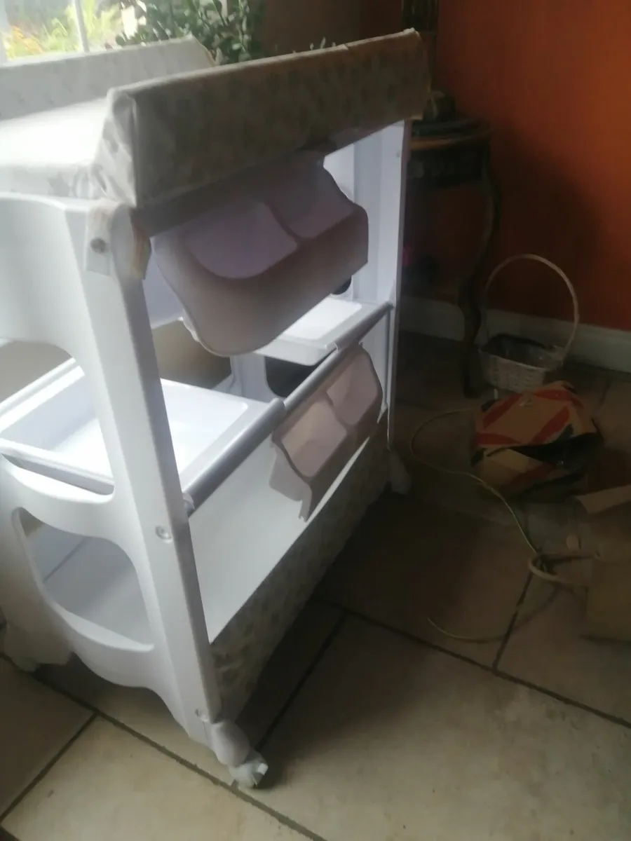 Baby changer - Image 2