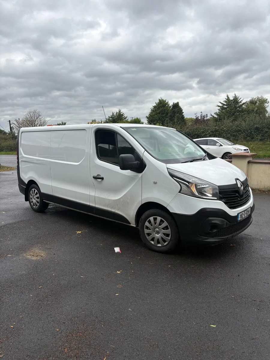2016 Renault traffic SWB 1 owner from new - Image 1