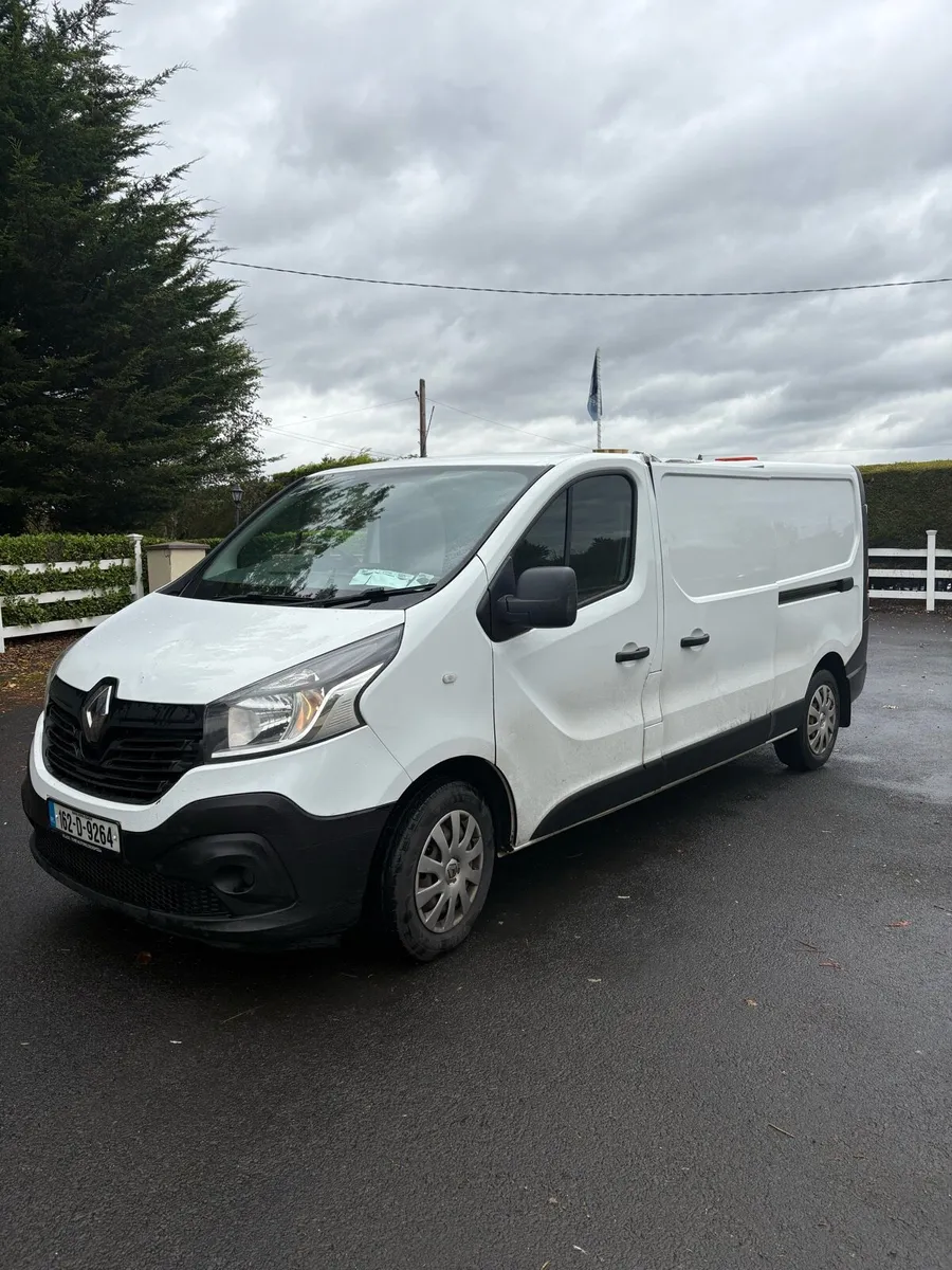 2016 Renault traffic SWB 1 owner from new - Image 2