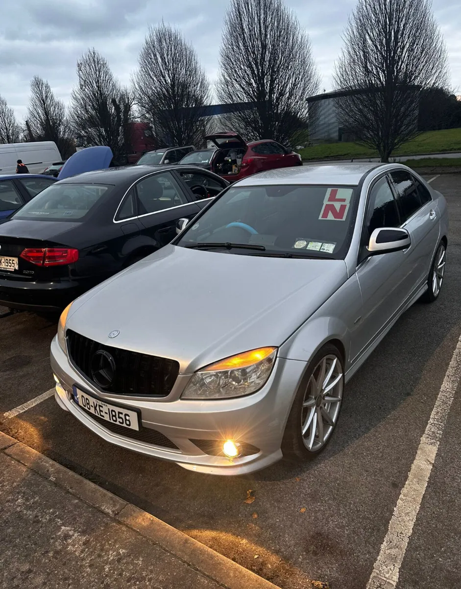 Mercedes Benz - Image 1