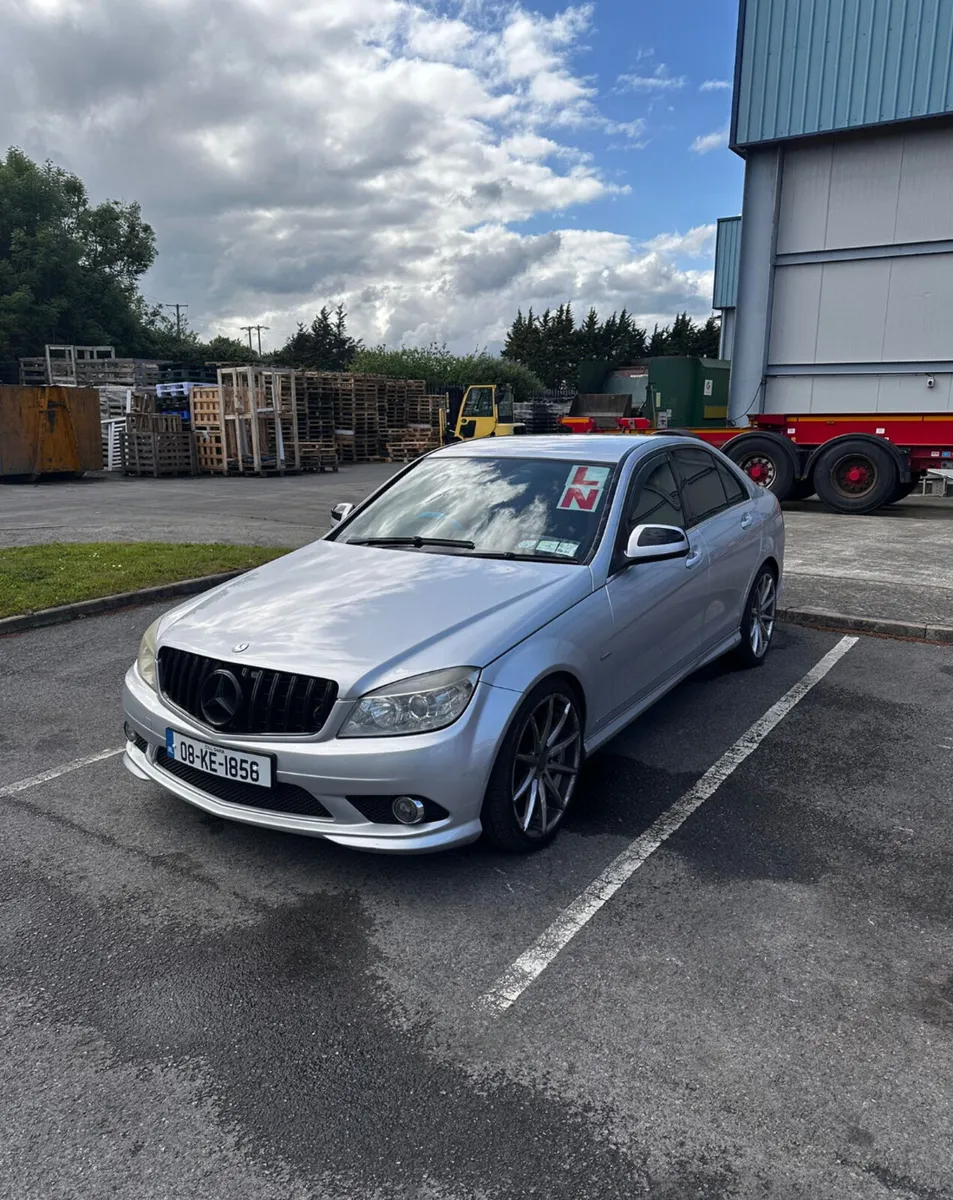 Mercedes Benz - Image 3