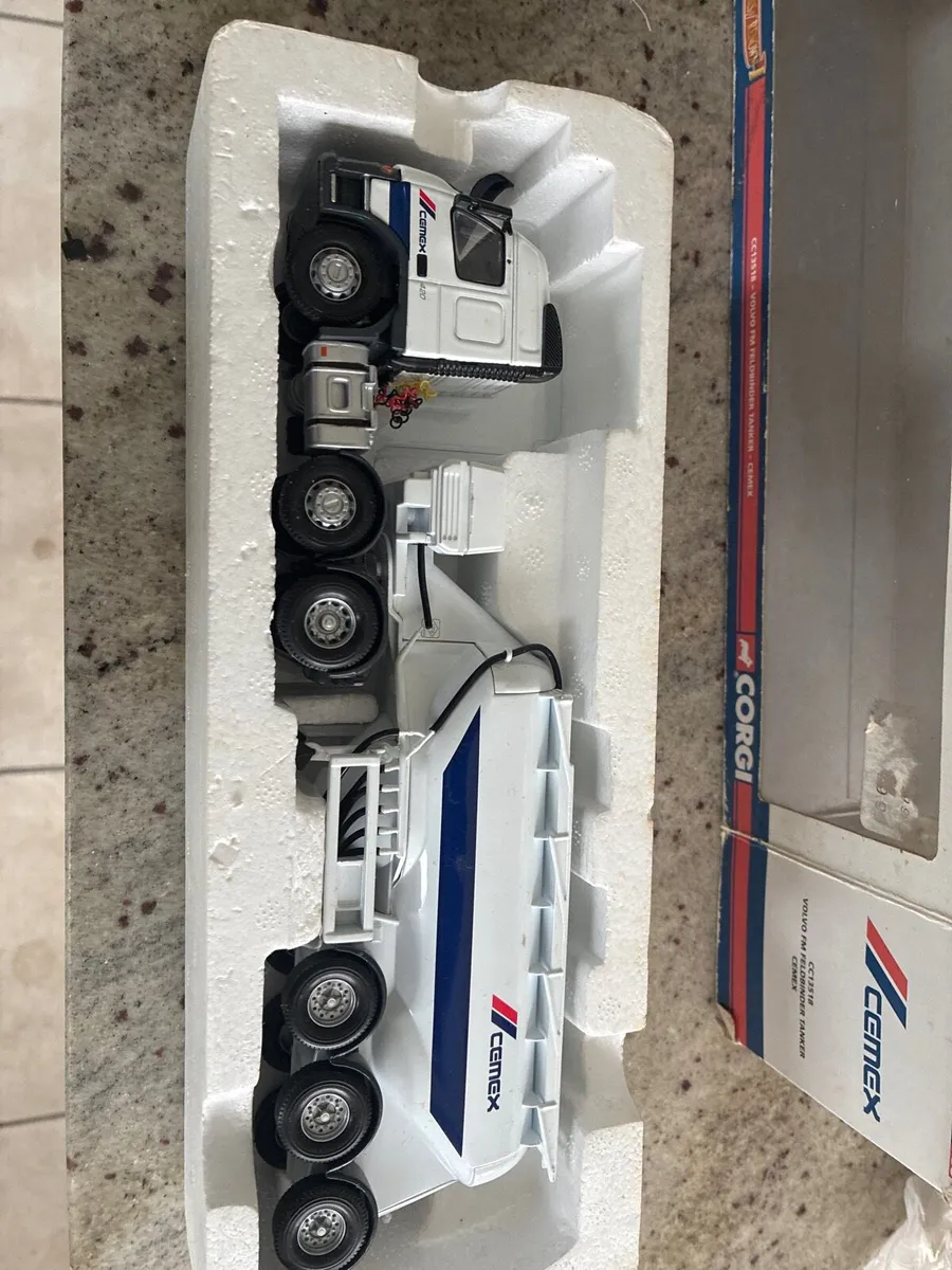 Corgi cemex truck 1:50