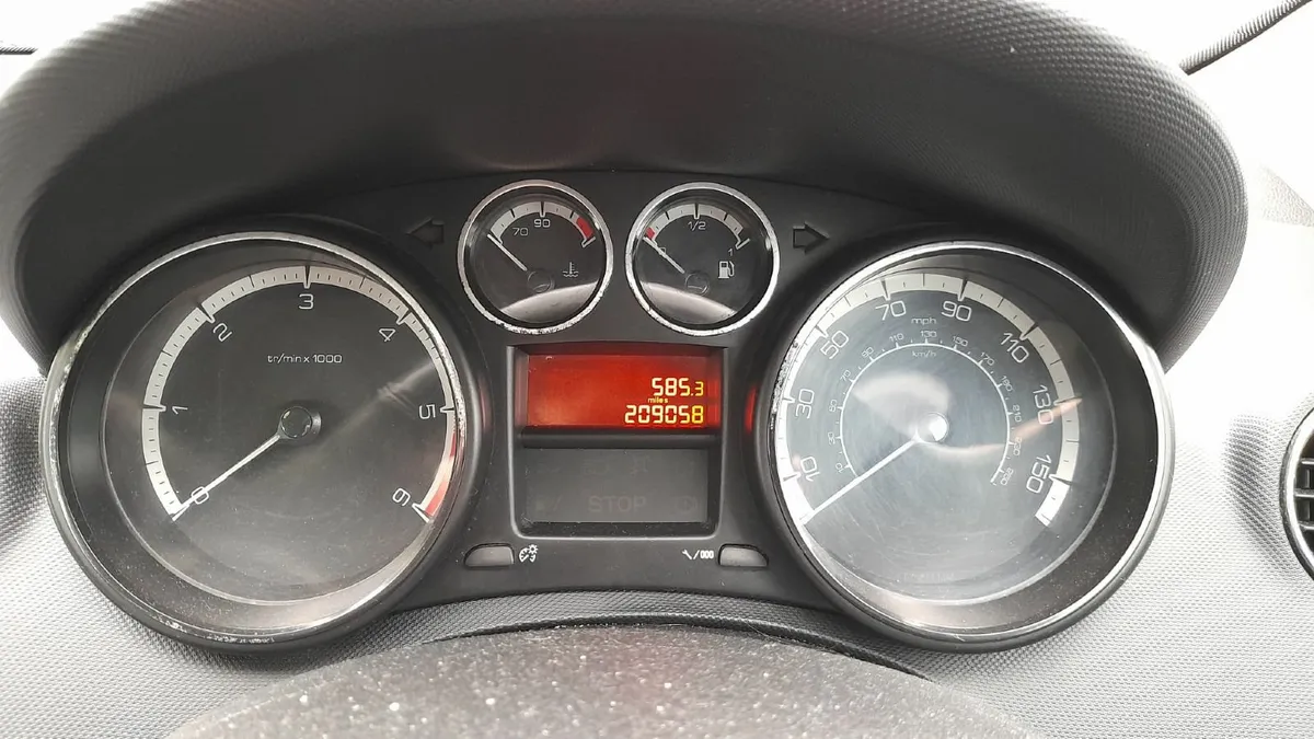 PEUGEOT 308 1.6 HDI SPORT 90BHP 5DR - Image 3
