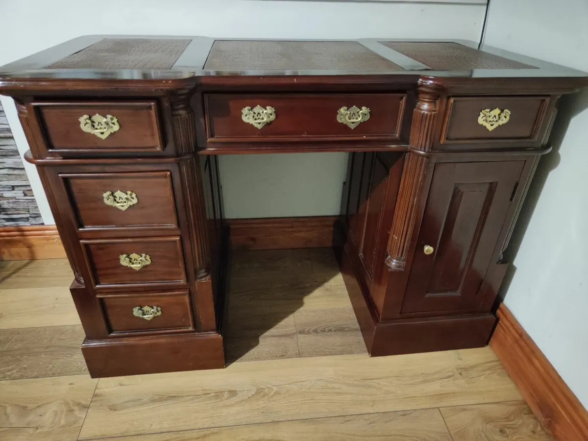 Beautiful Solid Mahogany wood writing desk - Image 1