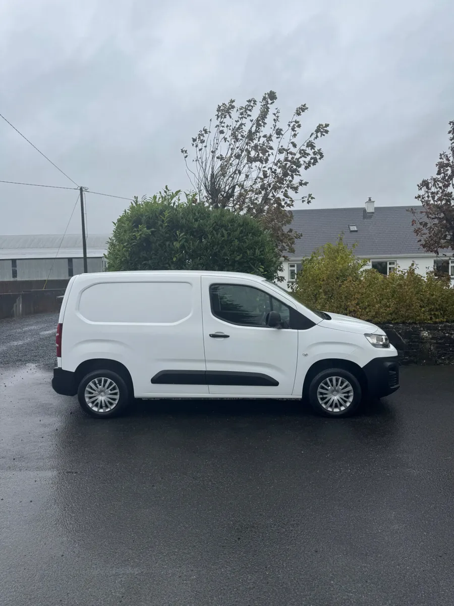 Citroen Berlingo 2021 - Image 2