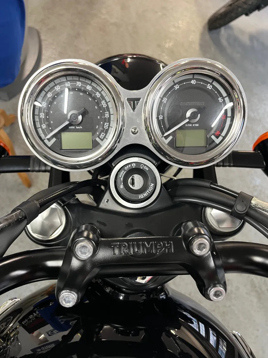 2022 Triumph T120 Bonneville @ Meskells - Image 3