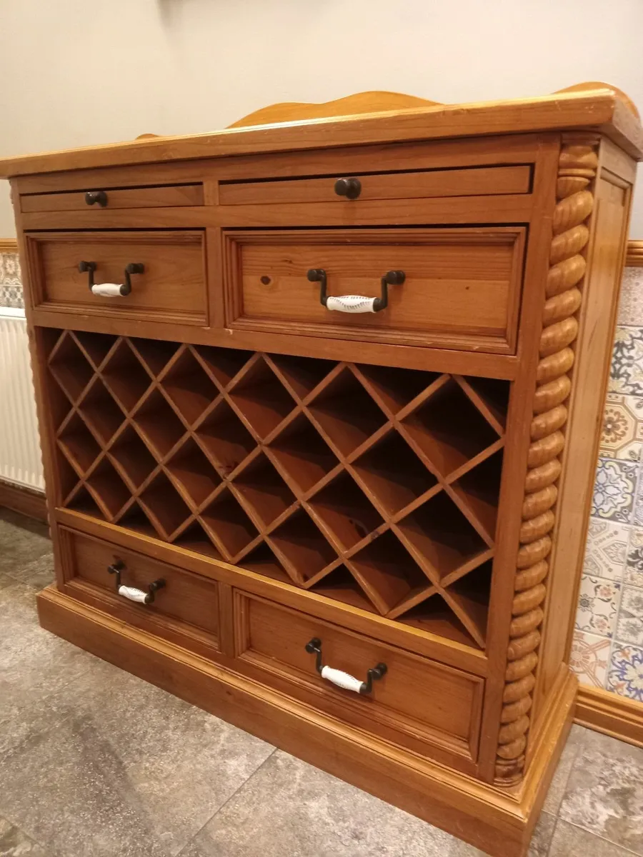 Pine drinks unit - Image 1