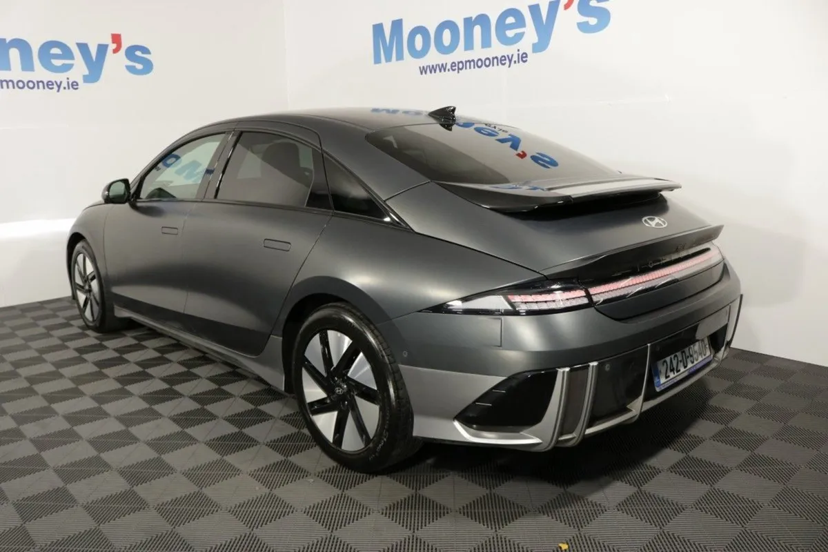 Hyundai Ioniq 6 Elegance EX Demo 77 kWh EV Saloon - Image 4