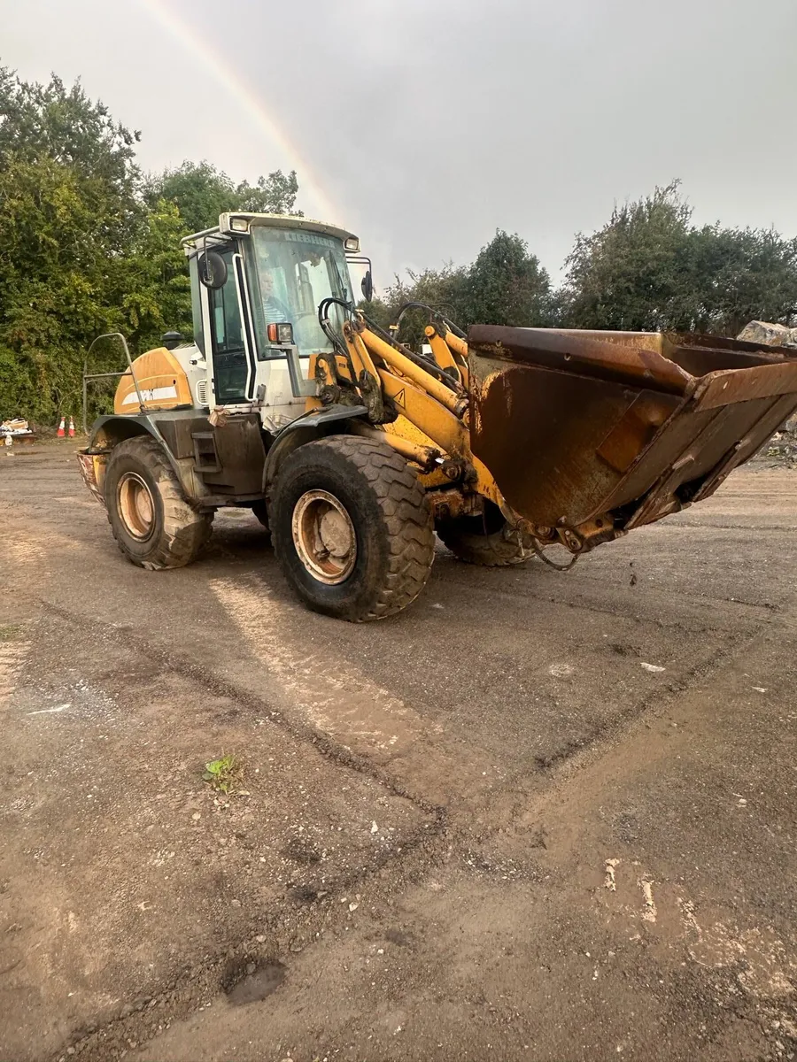 Liebherr mid size loader - Image 1