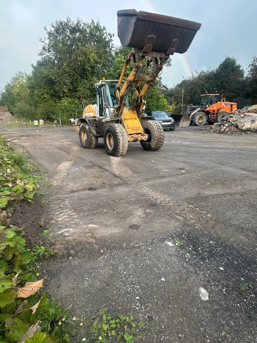 Liebherr mid size loader - Image 2