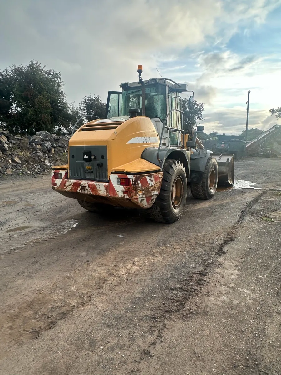 Liebherr mid size loader - Image 3