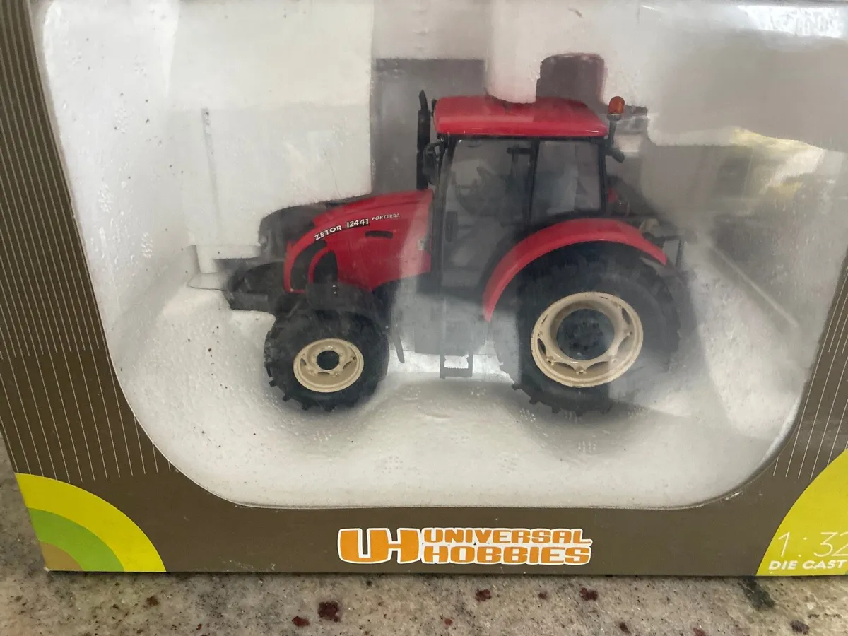 Universal hobbies zetor 1:32 scale model - Image 2