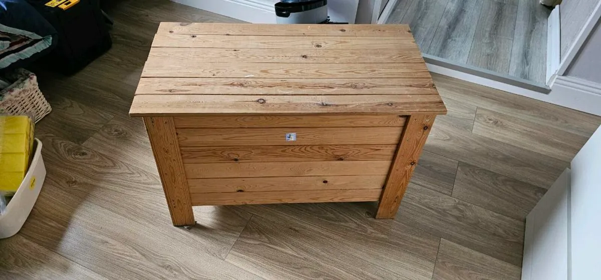 Wooden box - Image 1