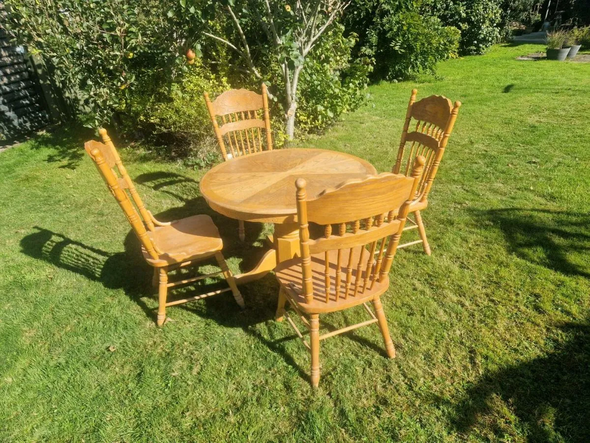 Round KItchen Table  & Four chairs - Image 1