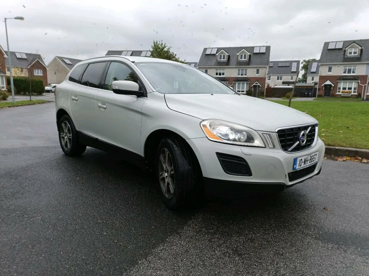 Volvo XC 60 2.0 Diesel 5 cylinders 2010 - Image 2