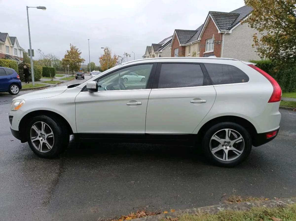 Volvo XC 60 2.0 Diesel 5 cylinders 2010 - Image 3