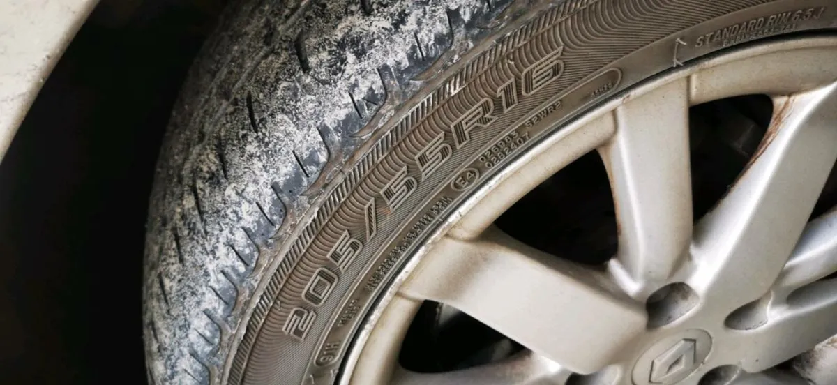 4 alloy wheels. On good tyres - Image 2