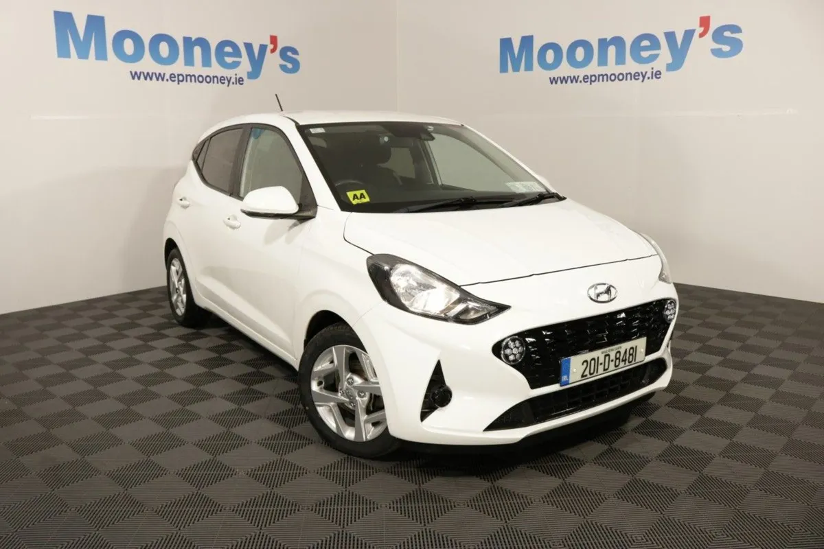 Hyundai i10 Deluxe Plus 1.0l Petrol Hatchback - Image 1