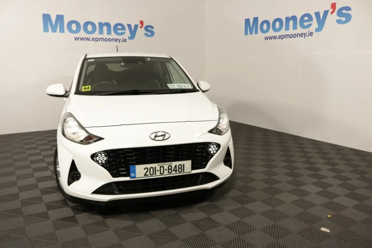 Hyundai i10 Deluxe Plus 1.0l Petrol Hatchback - Image 2