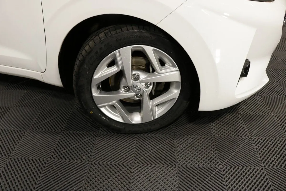 Hyundai i10 Deluxe Plus 1.0l Petrol Hatchback - Image 3