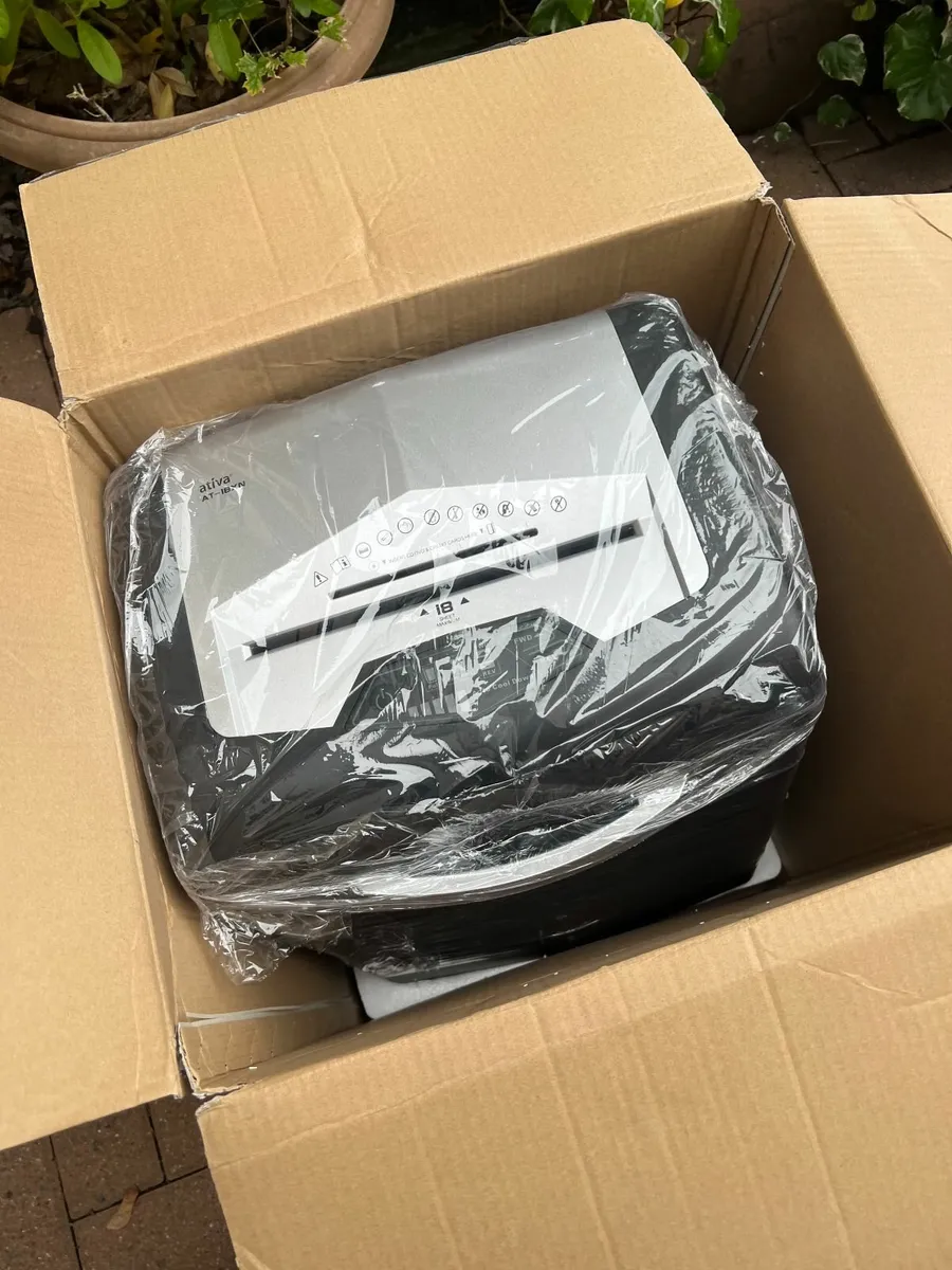 Brand new commercial paper shredder - Image 1