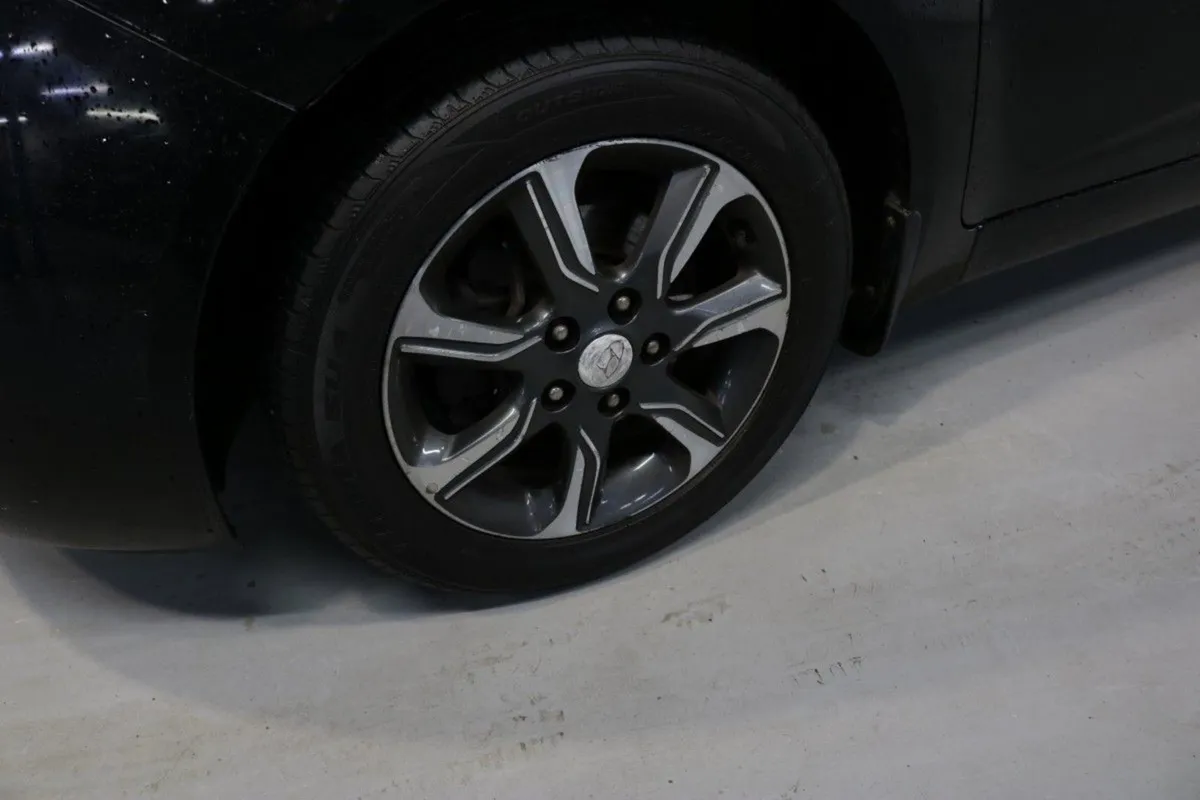 Hyundai ix20 Deluxe 1.4l Petrol Hatchback - Image 2