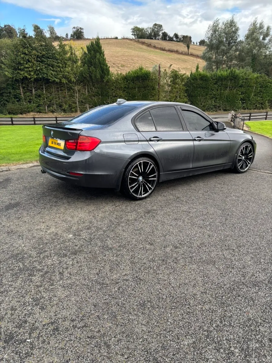 Bmw 320 - Image 2