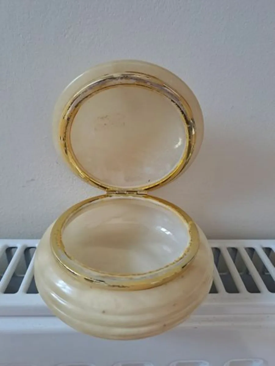 Vintage alabaster jewellery box - Image 2