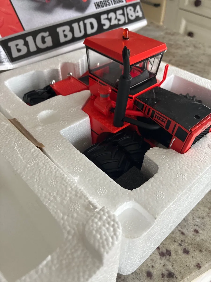 Big bud 1/32 scale model tractor - Image 3