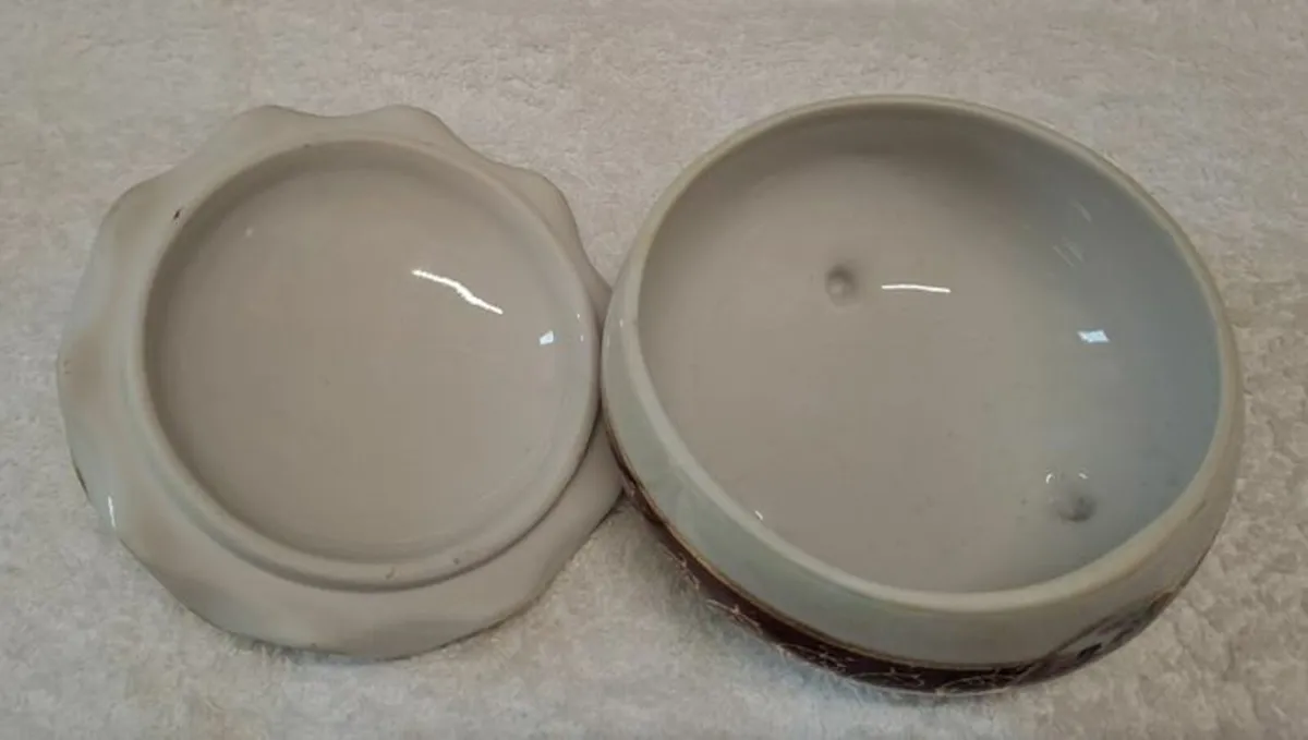 Vintage ornate lustreware lidded pot - Image 4