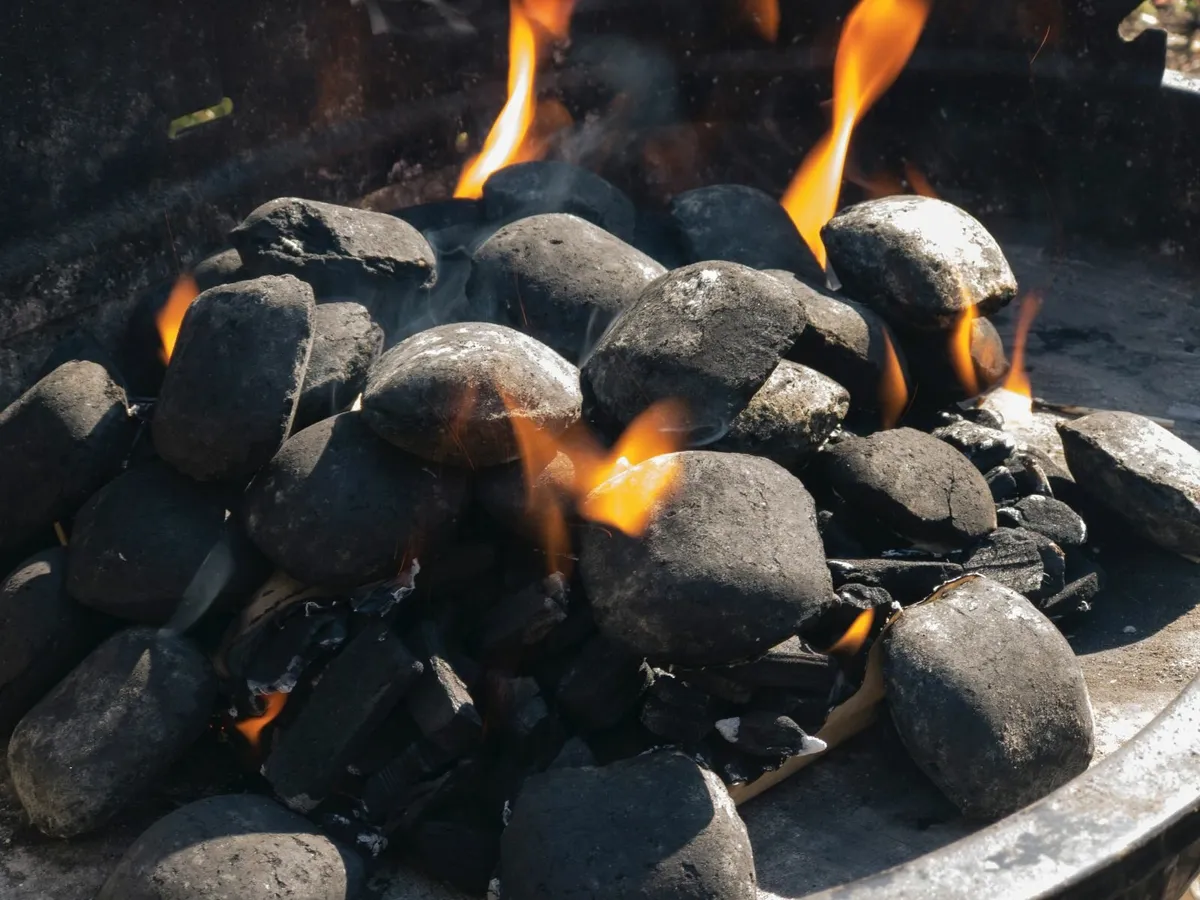 Homefire Supertherm Smokeless Coal 20Kg + Firewood - Image 2