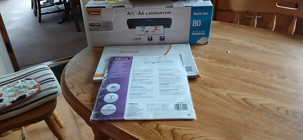 A 4 Laminator  kit.  Plus pouches.New - Image 1